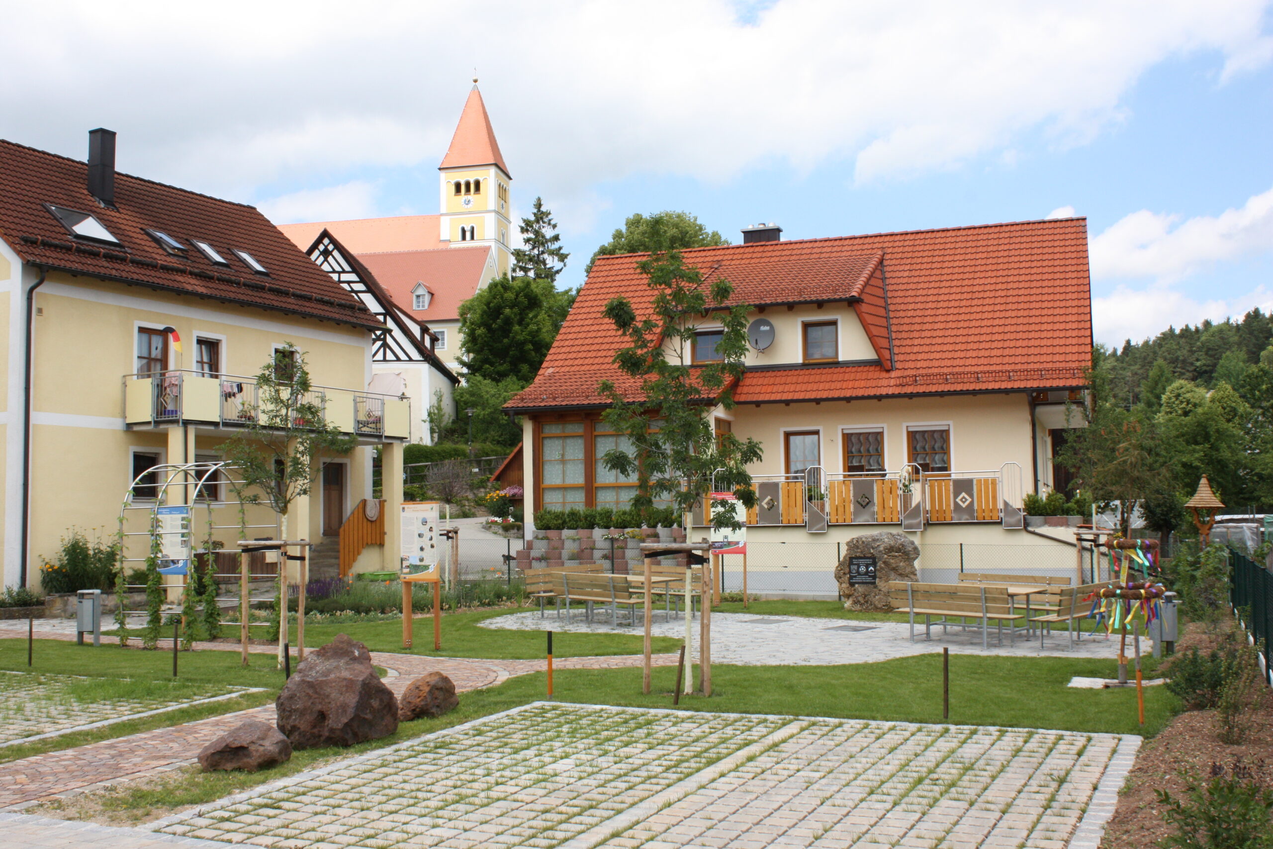 Illschwang_Dorfplatz_Knarr